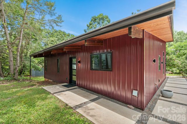39 Wolf Road, Asheville, NC 28805