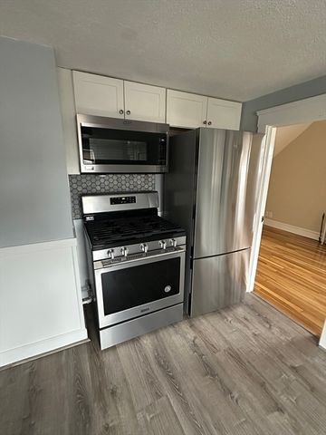 369 Waverly 2, North Andover, MA 01845