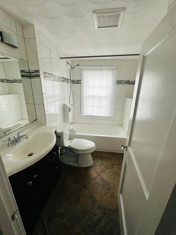 369 Waverly 2, North Andover, MA 01845