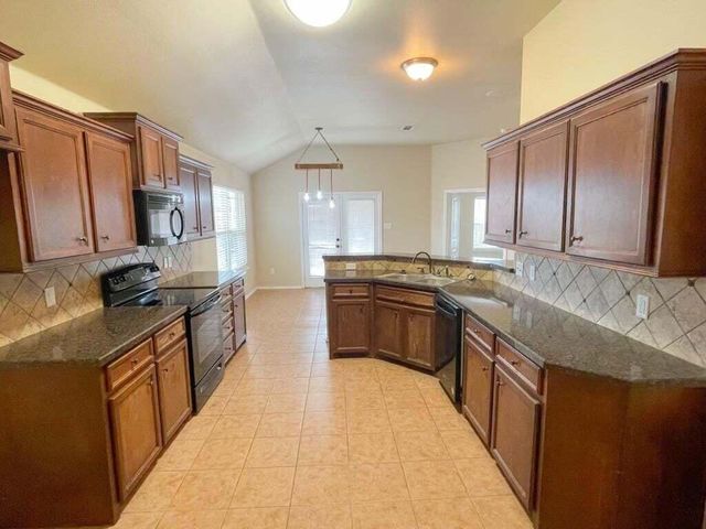 10012 Weatherford Avenue, Lubbock, TX 79423