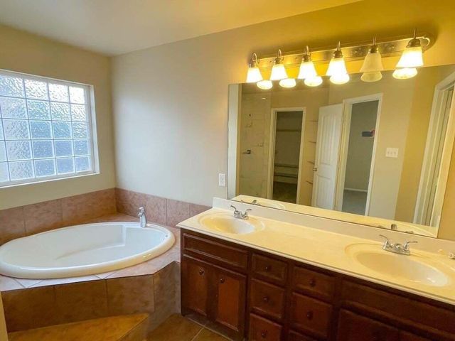 10012 Weatherford Avenue, Lubbock, TX 79423