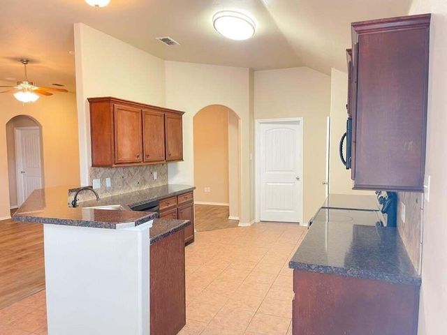 10012 Weatherford Avenue, Lubbock, TX 79423