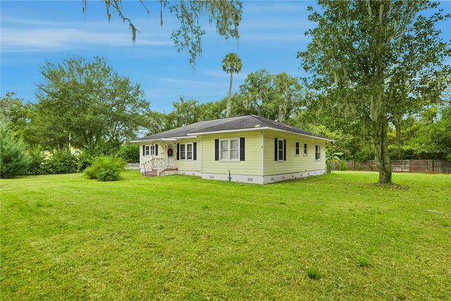 5915 AVENUE F, Mc Intosh, FL 32664