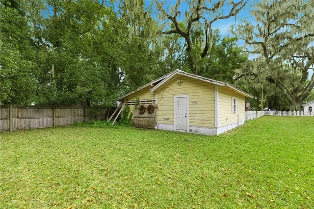 5915 AVENUE F, Mc Intosh, FL 32664