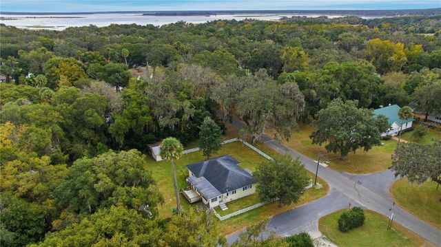 5915 AVENUE F, Mc Intosh, FL 32664