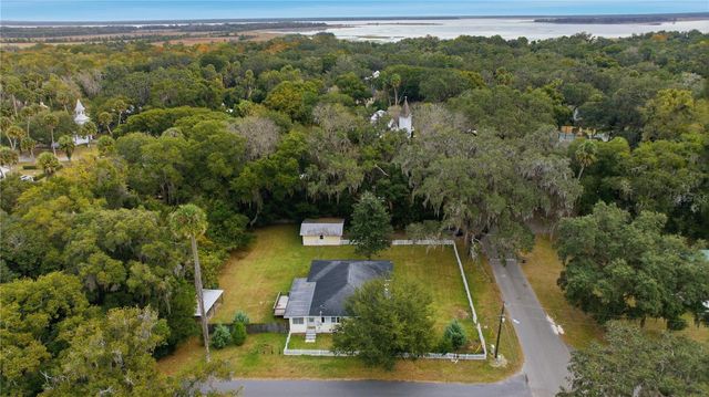 5915 AVENUE F, Mc Intosh, FL 32664