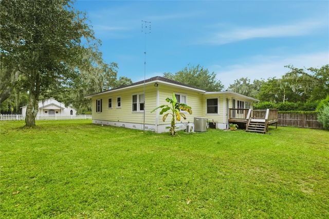 5915 AVENUE F, Mc Intosh, FL 32664