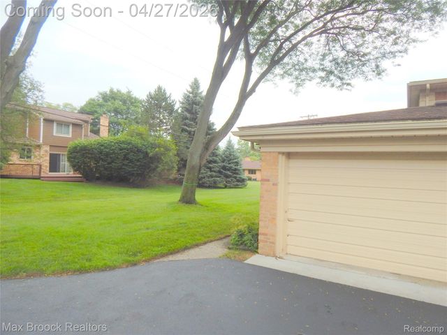 116 E HICKORY GROVE Road, Bloomfield Hills, MI 48304