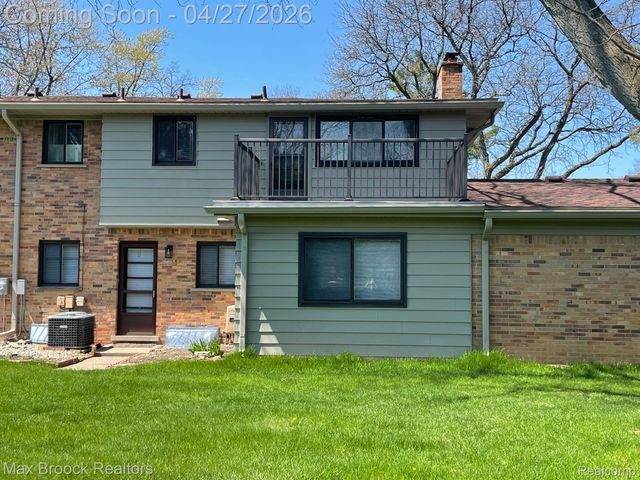 116 E HICKORY GROVE Road, Bloomfield Hills, MI 48304