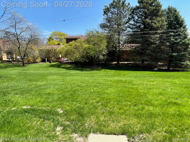 116 E HICKORY GROVE Road, Bloomfield Hills, MI 48304