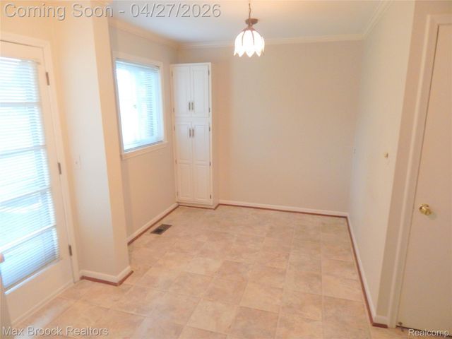 116 E HICKORY GROVE Road, Bloomfield Hills, MI 48304