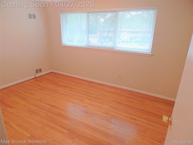 116 E HICKORY GROVE Road, Bloomfield Hills, MI 48304