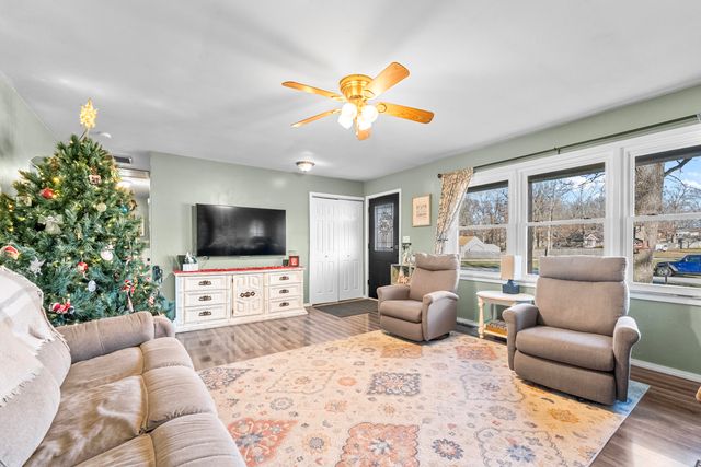 805 N Dogwood Street, Strafford, MO 65757