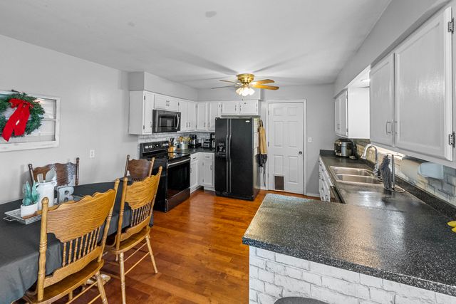 805 N Dogwood Street, Strafford, MO 65757