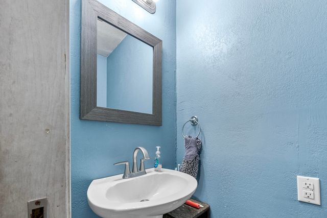 805 N Dogwood Street, Strafford, MO 65757