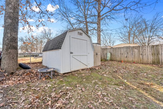 805 N Dogwood Street, Strafford, MO 65757