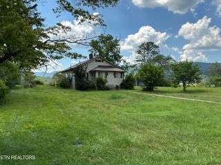 1890 Doaks Creek Rd, Speedwell, TN 37870