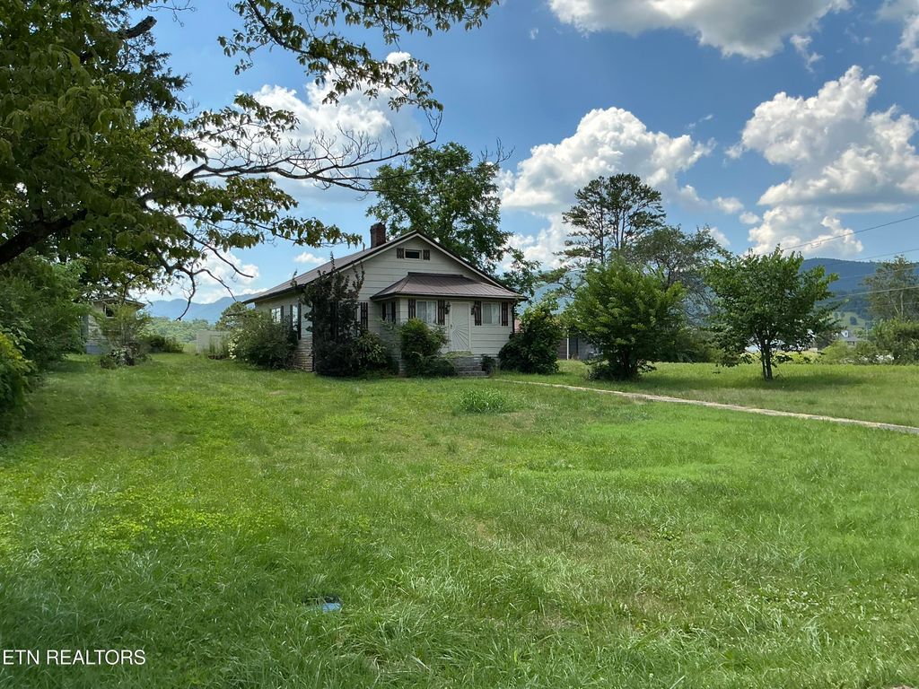 1890 Doaks Creek Rd, Speedwell, TN 37870