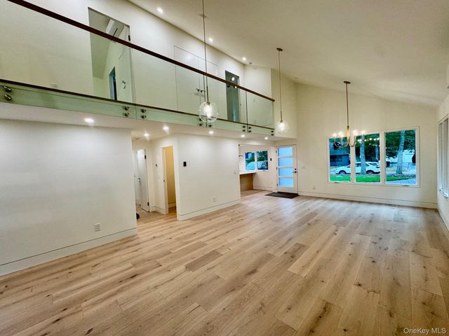 17 Heather Drive, Remsenburg, NY 11960