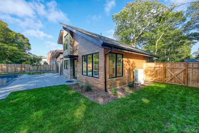 17 Heather Drive, Remsenburg, NY 11960