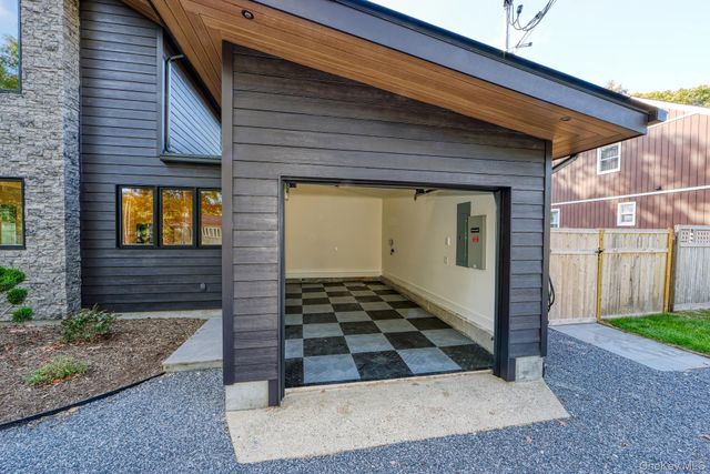 17 Heather Drive, Remsenburg, NY 11960