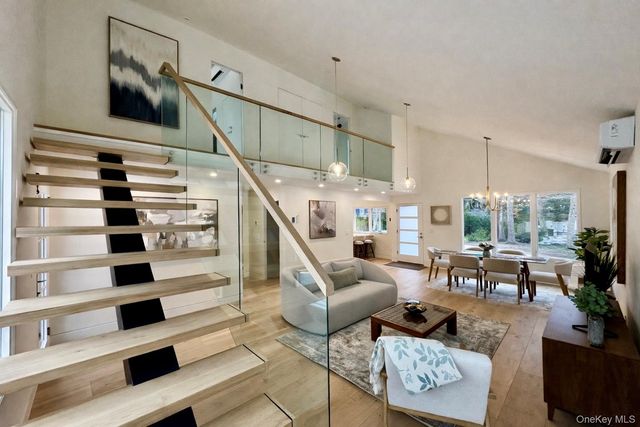 17 Heather Drive, Remsenburg, NY 11960