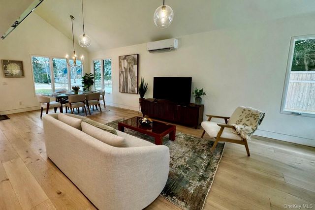 17 Heather Drive, Remsenburg, NY 11960