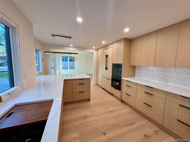 17 Heather Drive, Remsenburg, NY 11960