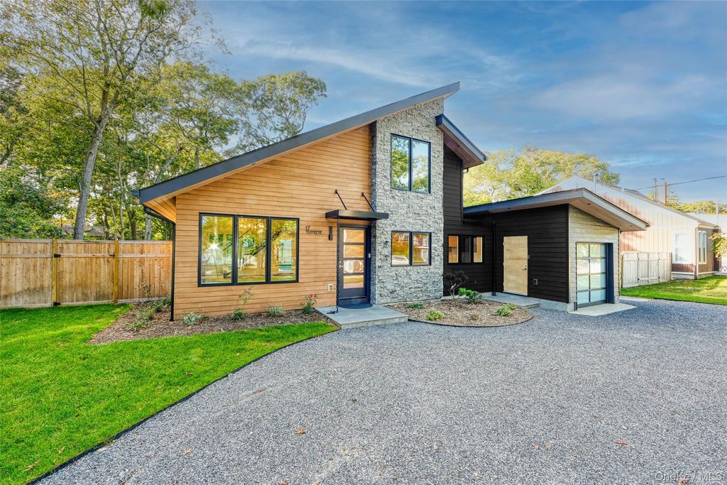 17 Heather Drive, Remsenburg, NY 11960