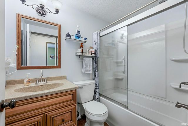 820 Pinetree Drive, Fort Wayne, IN 46819