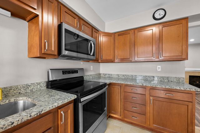 5353 Wright Way W, West Bloomfield, MI 48322
