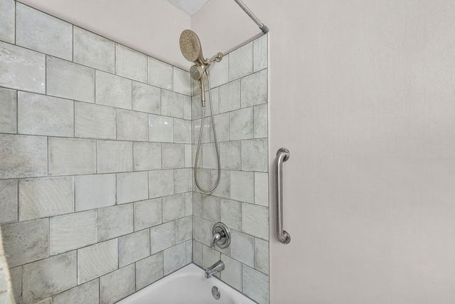 5353 Wright Way W, West Bloomfield, MI 48322