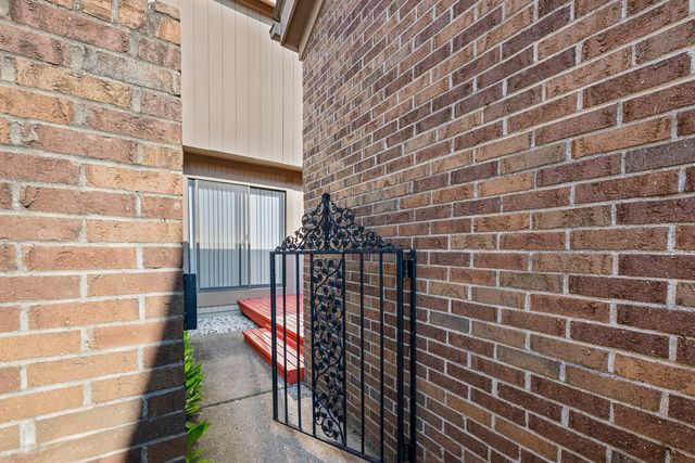 5353 Wright Way W, West Bloomfield, MI 48322