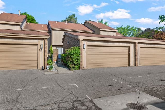 5353 Wright Way W, West Bloomfield, MI 48322