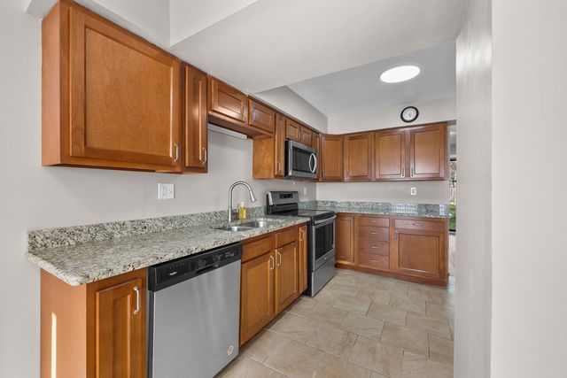 5353 Wright Way W, West Bloomfield, MI 48322