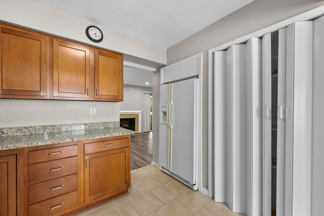 5353 Wright Way W, West Bloomfield, MI 48322