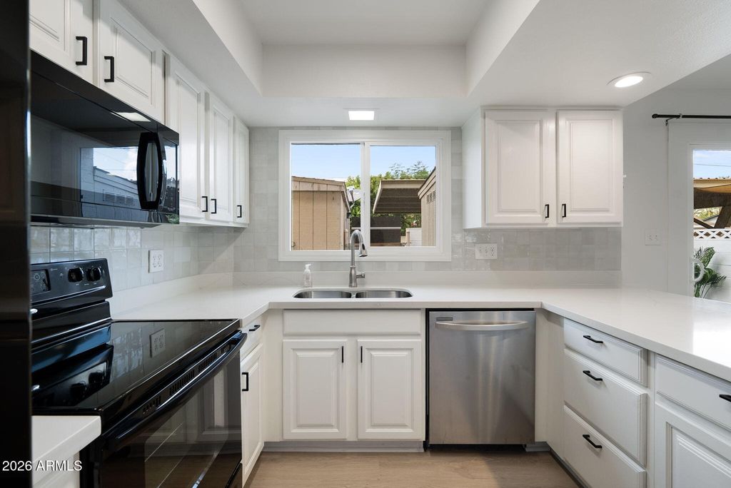 8548 E MCDONALD Drive, Scottsdale, AZ 85250 — photo 5