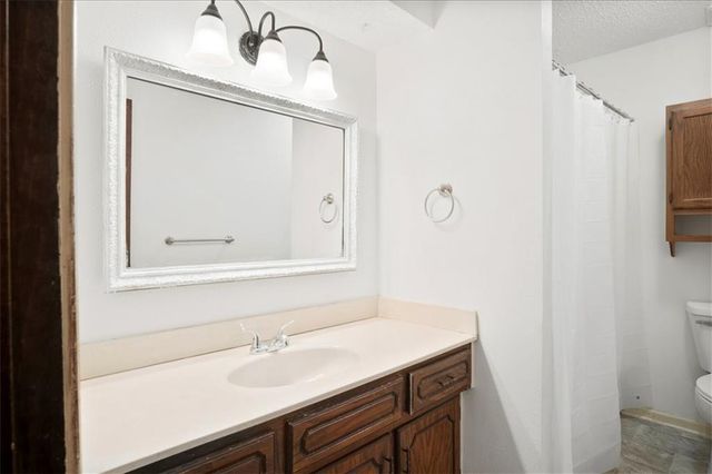 14204 S Raintree Drive, Olathe, KS 66062