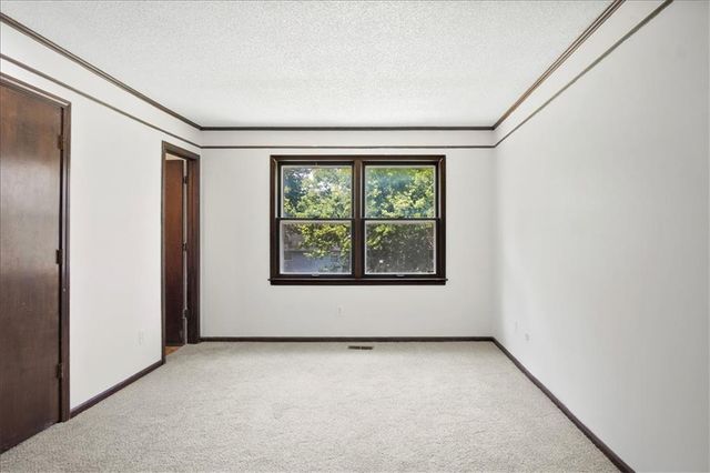 14204 S Raintree Drive, Olathe, KS 66062