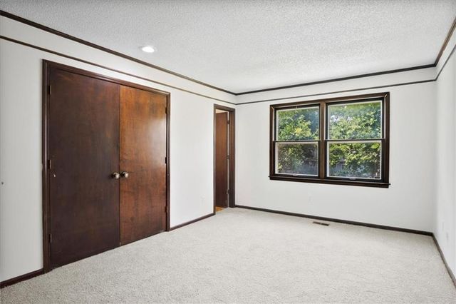 14204 S Raintree Drive, Olathe, KS 66062