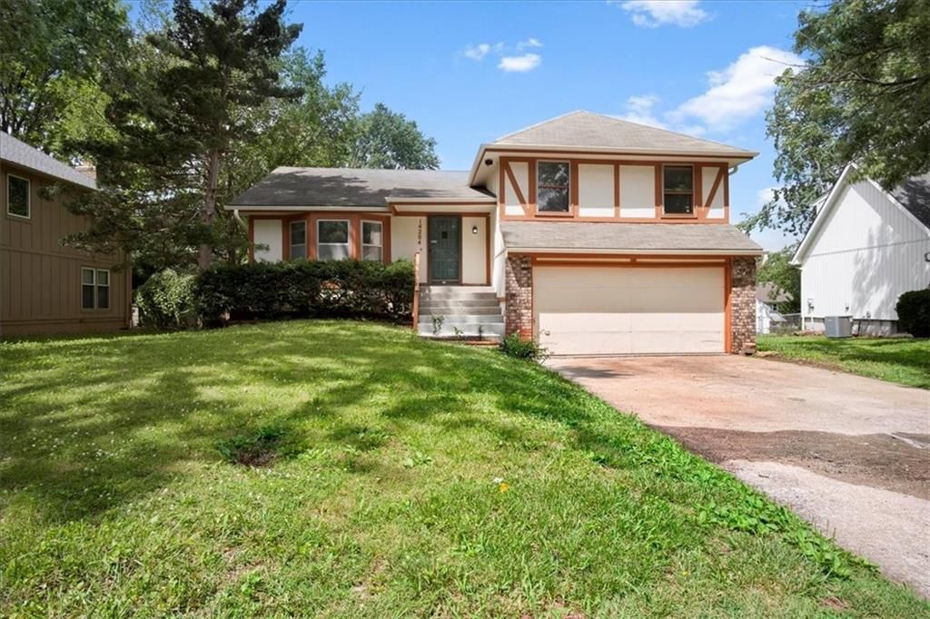 14204 S Raintree Drive, Olathe, KS 66062