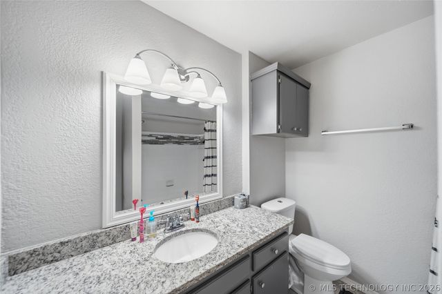 112 N Chestnut Avenue, Broken Arrow, OK 74012