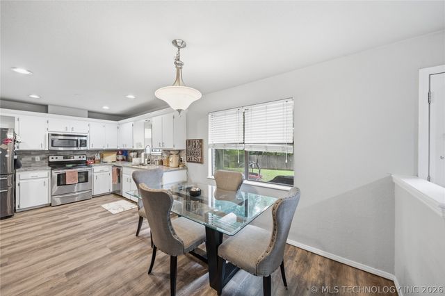 112 N Chestnut Avenue, Broken Arrow, OK 74012