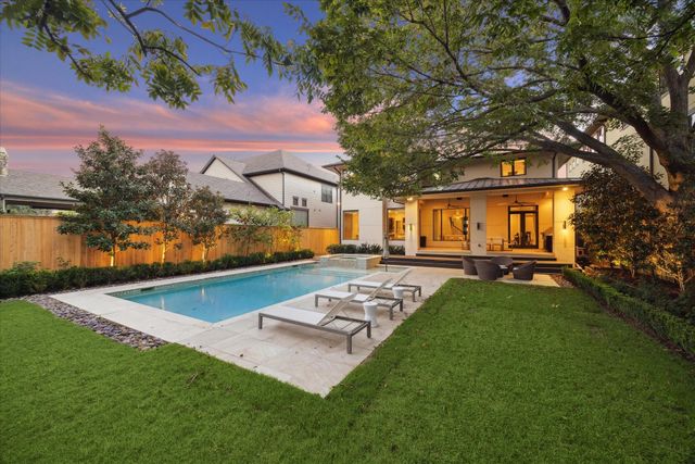 5102 Palmetto Street, Bellaire, TX 77401