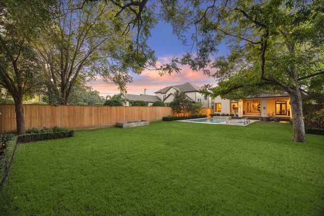 5102 Palmetto Street, Bellaire, TX 77401