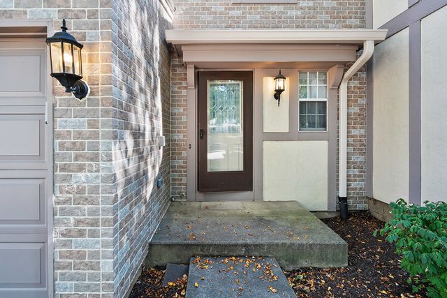 1404 W Sapphire Drive, Hoffman Estates, IL 60192