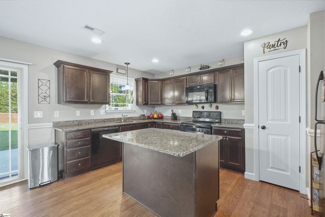 146 Gibbs Road, Wellford, SC 29385
