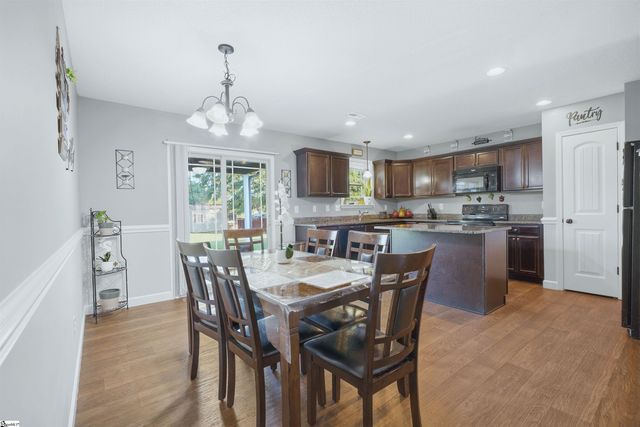 146 Gibbs Road, Wellford, SC 29385
