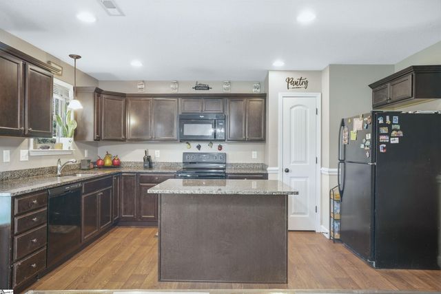 146 Gibbs Road, Wellford, SC 29385