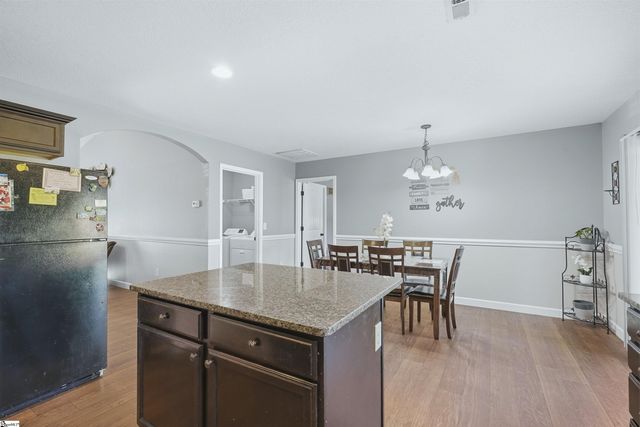 146 Gibbs Road, Wellford, SC 29385